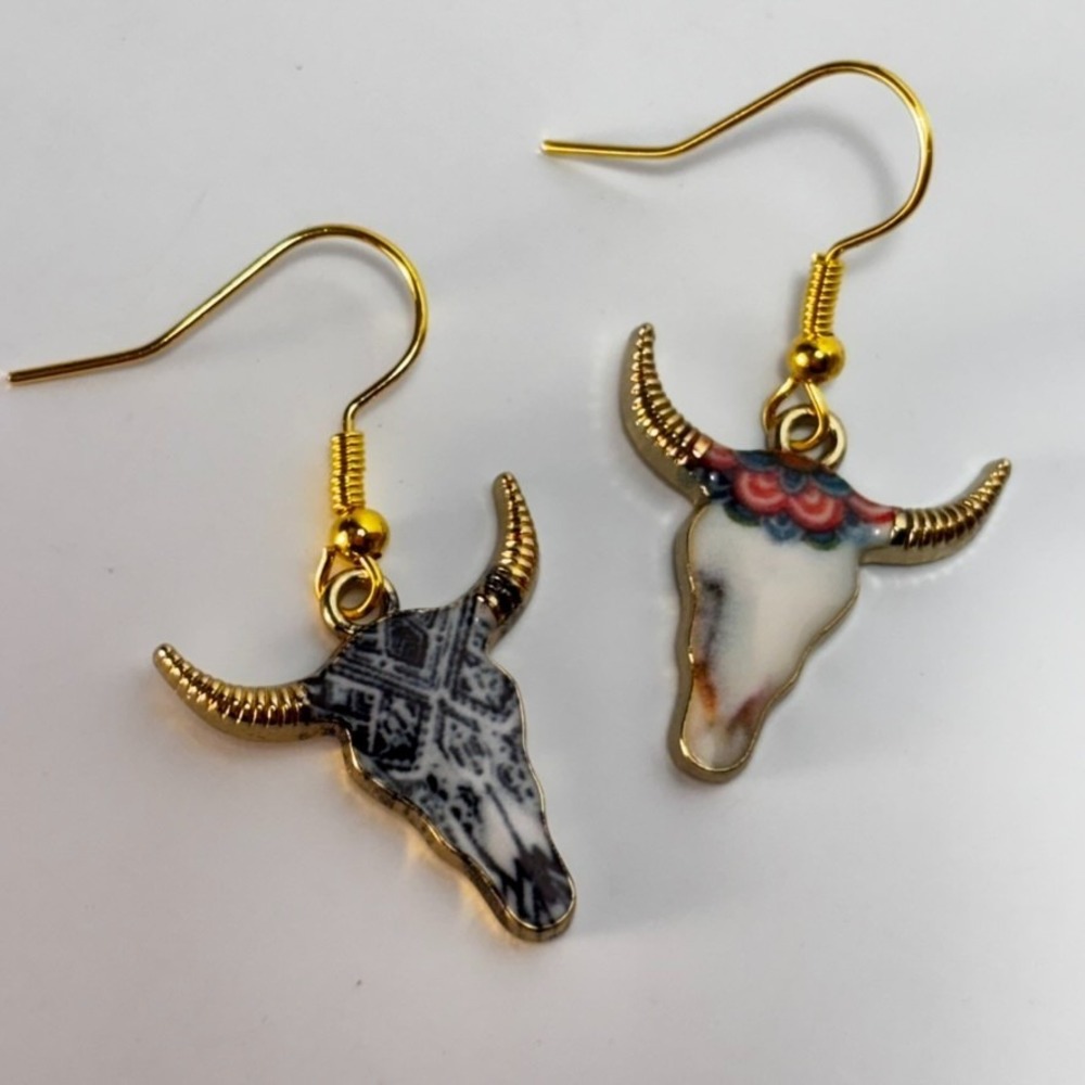 Skull Earrings Gold Tone Mismatched Enamel‎ Texas Long Horn Detailed